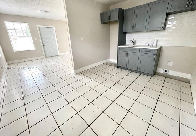 Building Photo - 2580 NW 4th Ct