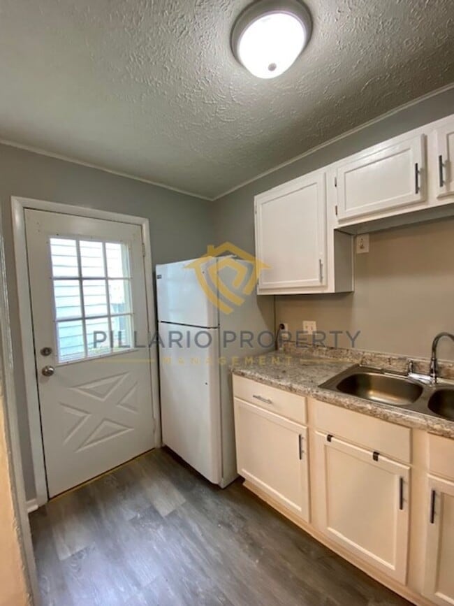Building Photo - Minutes to the Indy 500 Track, 2 Bedroom, ...