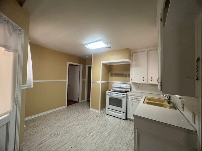 Building Photo - 4414 Akard Ave