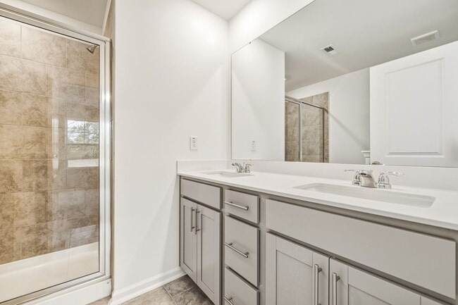 Building Photo - New Build Just Minutes to North Hills & Downtown!