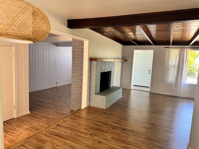 Building Photo - Beautiful West Redding Home with $200 Move...