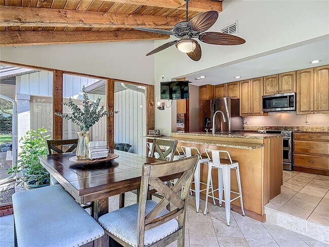 Building Photo - 4661 SW 7th Avenue Rd