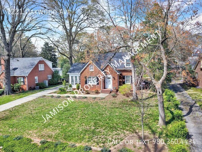 Building Photo - 1221 Oakwood Ave