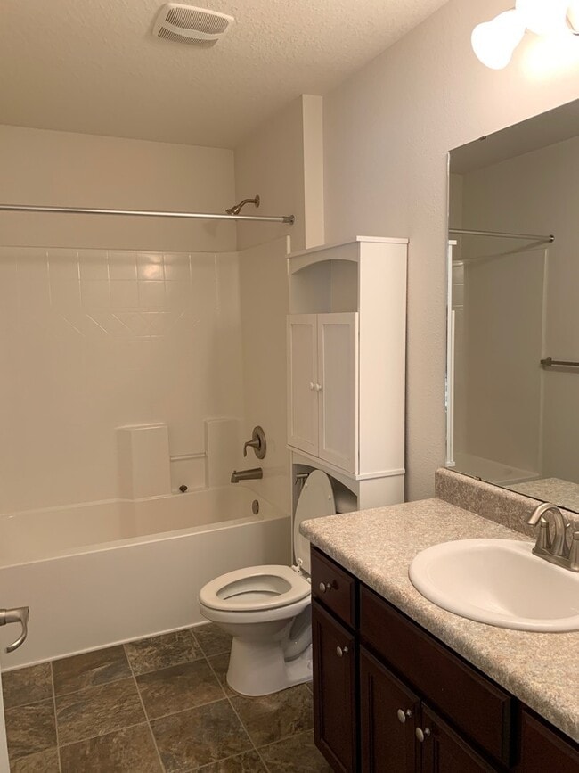 Building Photo - Pensacola - Weatherstone - 3 bedroom, 2 ba...