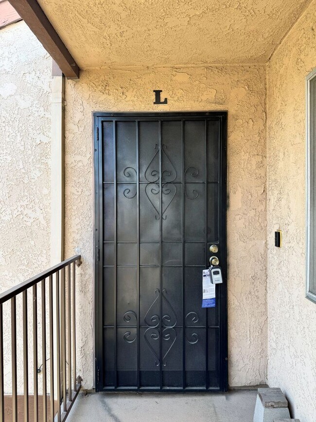 Building Photo - RENT SPECIAL!! $500 OFF SECOND MONTH RENT - Spacious 3 Bedroom 2 Bath Condo in Hawaiian Gardens