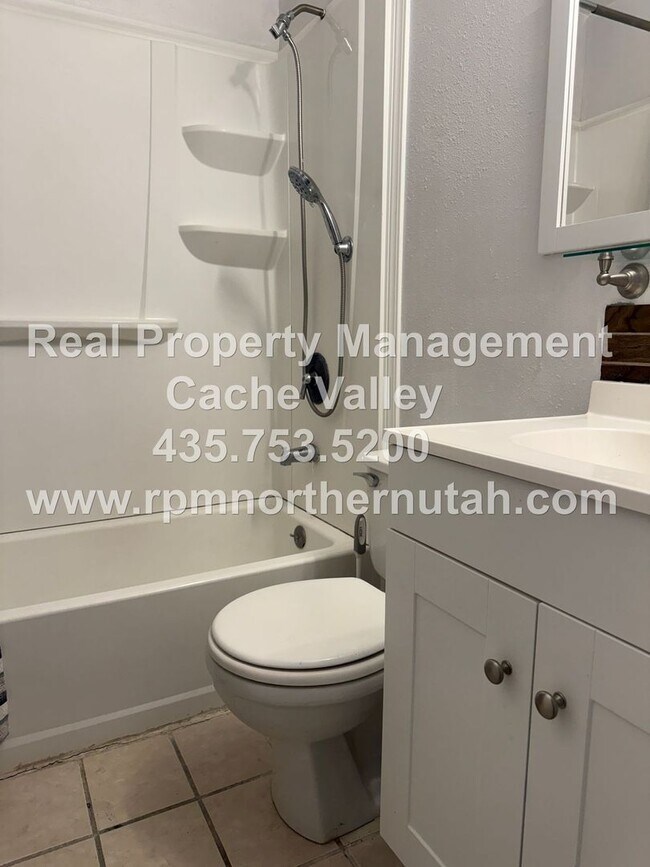Building Photo - 357 N 200 W
