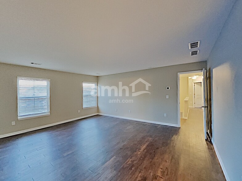 Building Photo - 822 Commerce Trl