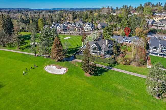 Building Photo - 4-Bedroom Luxury Home for Rent by Portland...