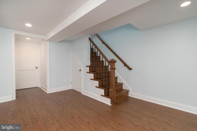 Building Photo - 1147 Colonial Ave