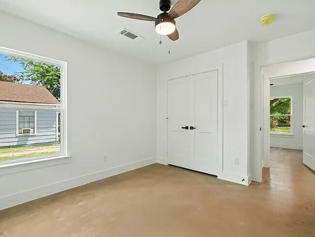 Building Photo - 1004 Branch St