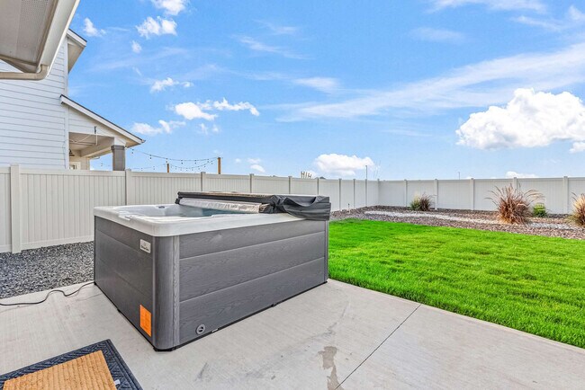 Building Photo - 5126 E Sylvan Hart Dr