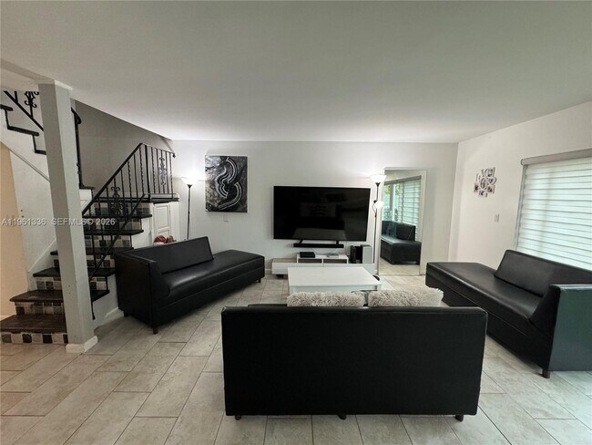 Building Photo - 4028 SW 67th Terrace