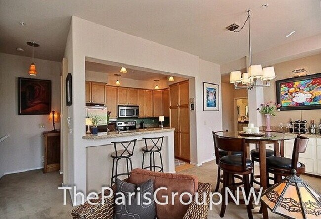 Building Photo - Gorgeous Renton Highlands Condo * Attached Garage *