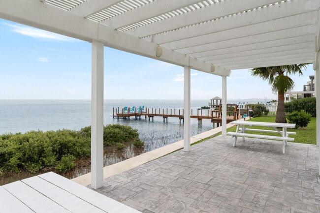 Building Photo - 106 Las Joyas Blvd