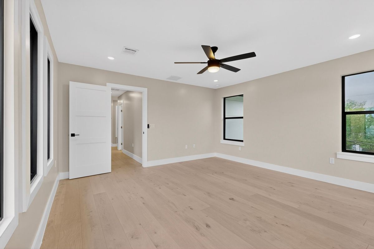 Building Photo - 5018 Highland Ct