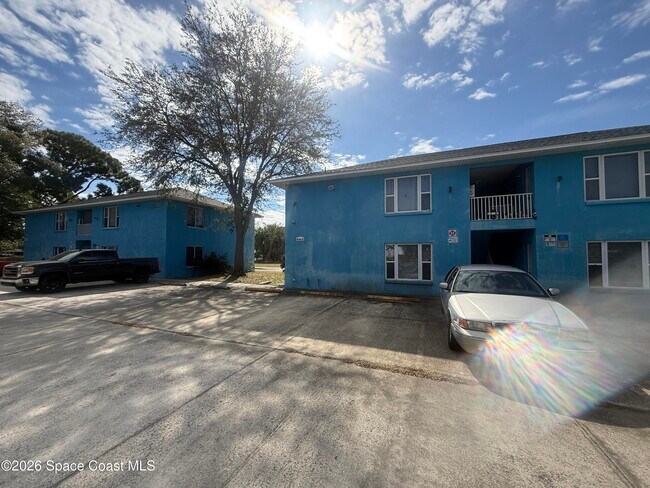 Building Photo - 1527 Schoolhouse St
