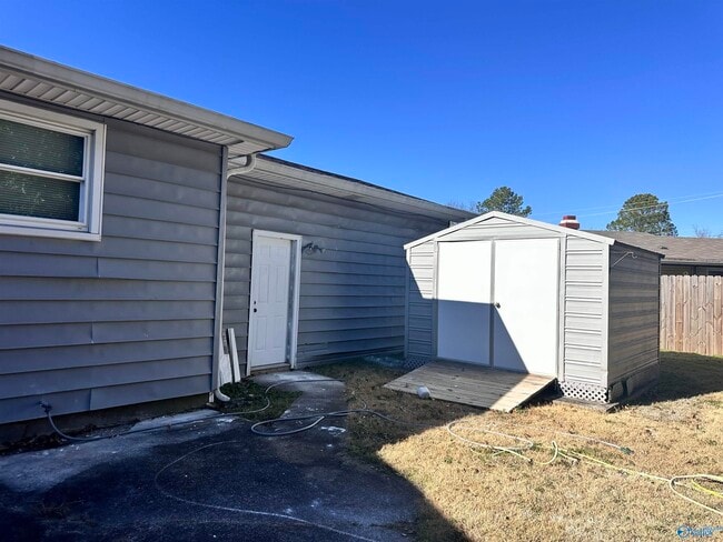 Building Photo - 10302 Picadilly Ln SW