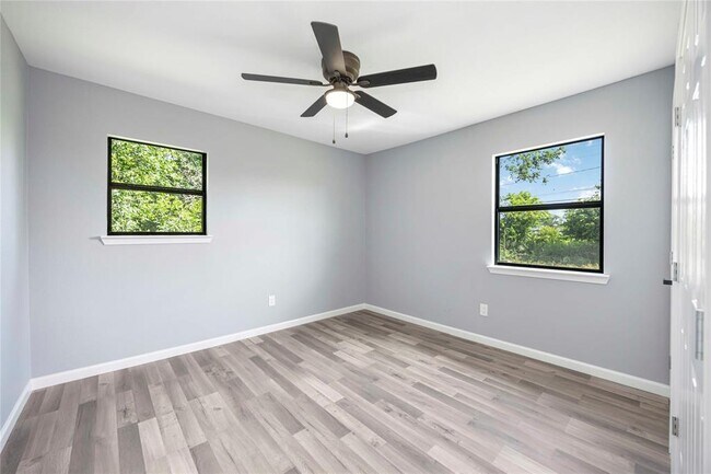 Building Photo - 711 Rosen Ave