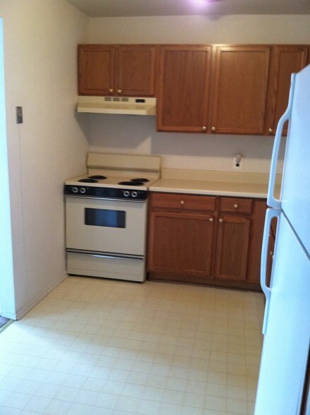 Building Photo - 24925 Jefferson Ave