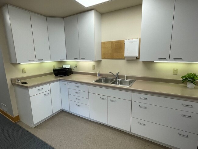 Building Photo - 1920 Monroe St