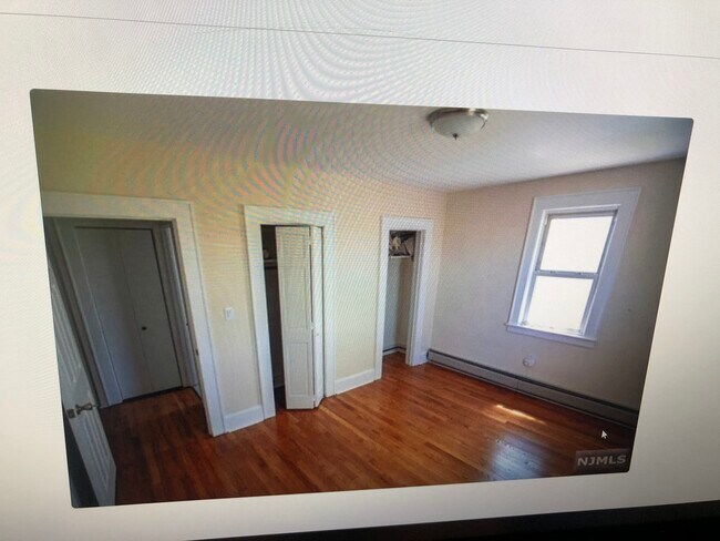 Building Photo - 268 Forest Ave