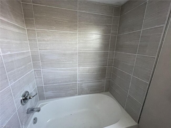 Building Photo - 984 Wolcott Ave