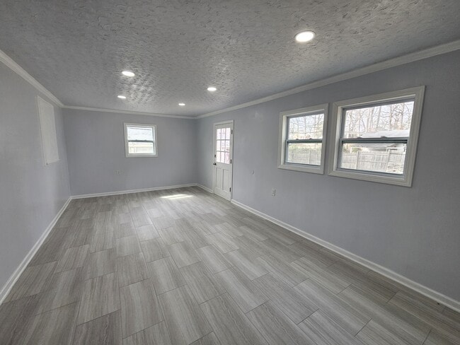 Building Photo - 3 Bristol Dr