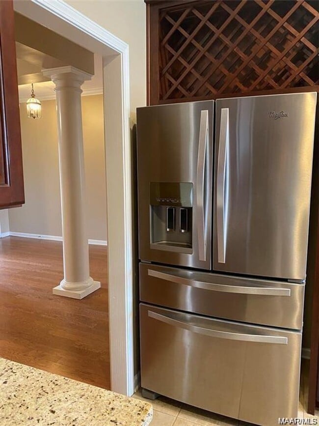 Building Photo - 4/3 in Deer Creek!