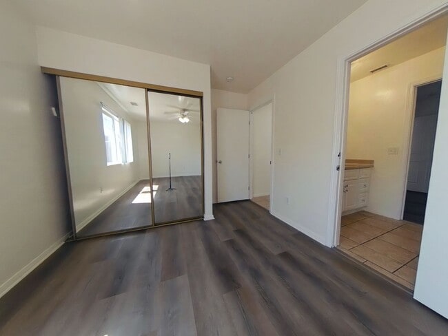 Building Photo - 7 Bedroom 4 Bath Home a hop and a skip to campus- SUPER CLOSE TO CAMPUS!