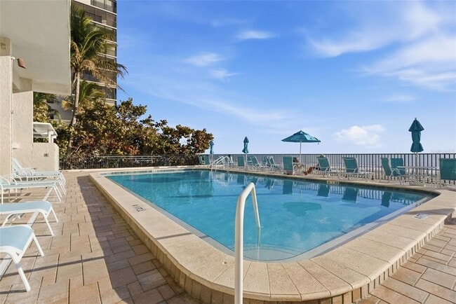 Building Photo - 15462 Gulf Blvd