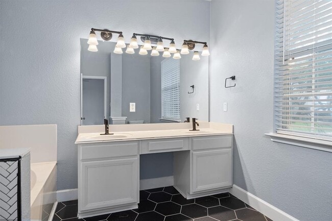 Building Photo - 1213 Red Ranch Cir