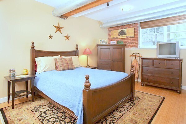 Building Photo - 22 Cottage Park Ave