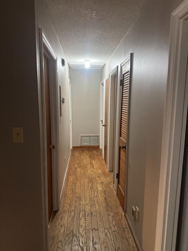 Building Photo - 115 Bay Valley Dr SW