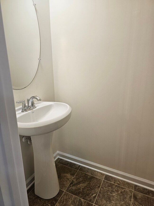 Building Photo - Affordable luxury and comfort.