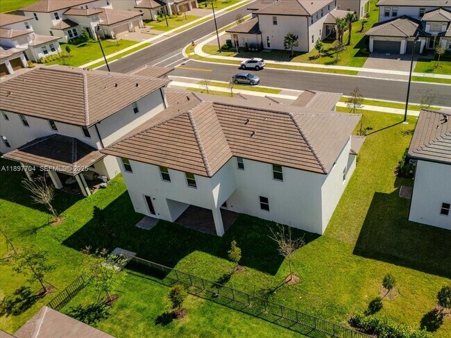 Building Photo - 12237 Green Oak Dr