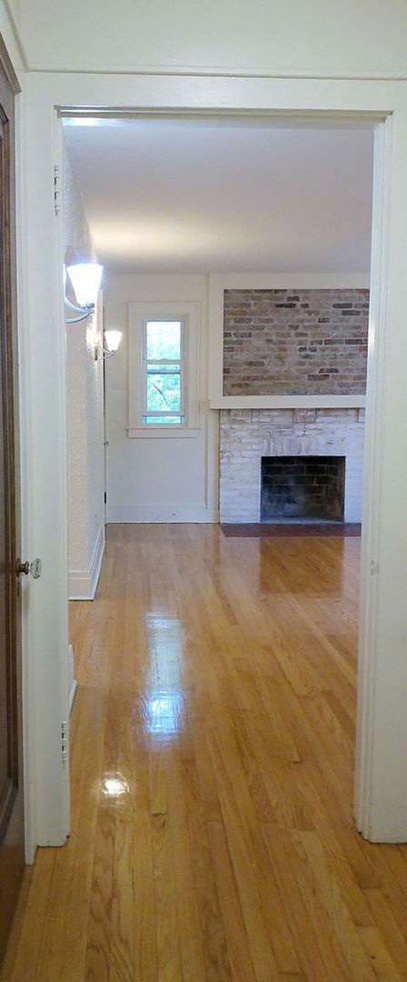 Building Photo - Available 6/1/26 Newly Renovated Spacious ...