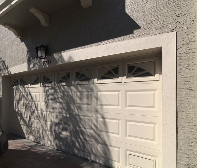 Building Photo - 7233 101st Ln