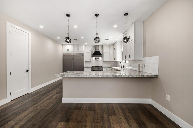 Building Photo - 3821 E Devonshire Ave