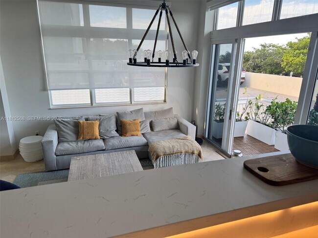 Building Photo - 6917 Collins Ave