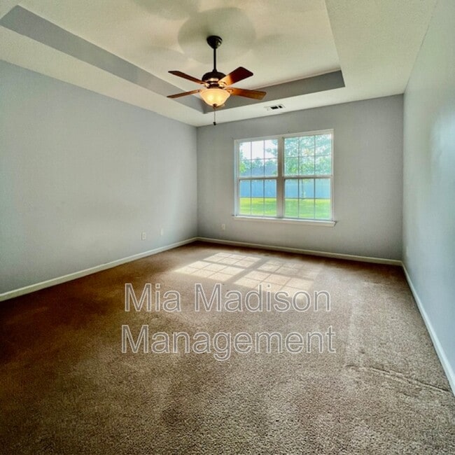 Building Photo - 275 Abigail Cir
