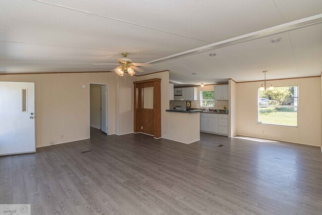 Building Photo - Move in Ready
