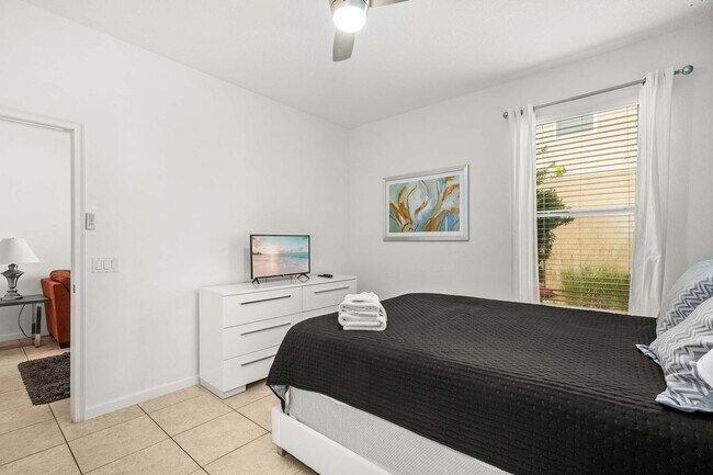 Building Photo - 4140 Oak Tree Dr