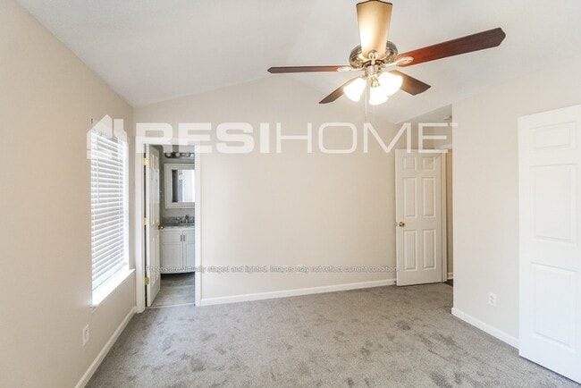 Building Photo - 211 Coral Cir