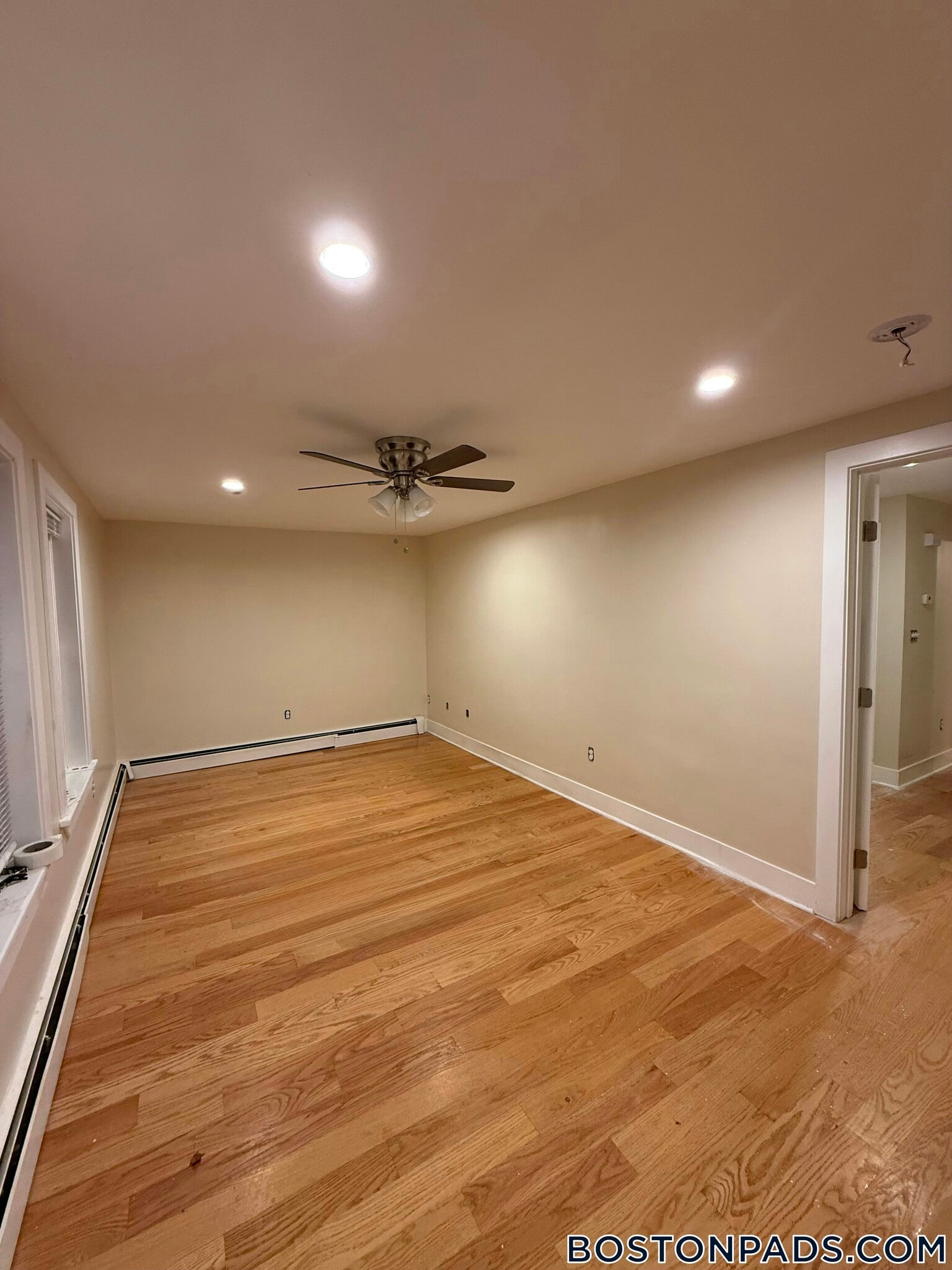 Building Photo - 2 Buckingham St