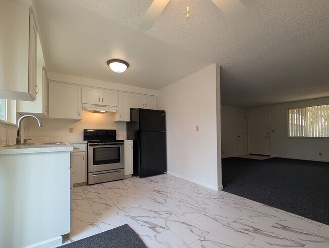 Building Photo - Nice 2 Bedroom, 1-Bath Duplex In Thurston Area of Springfield!