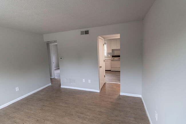 Building Photo - 2921 Northland Dr