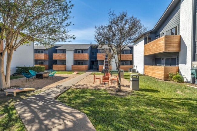 Building Photo - Ascent at Quail Creek