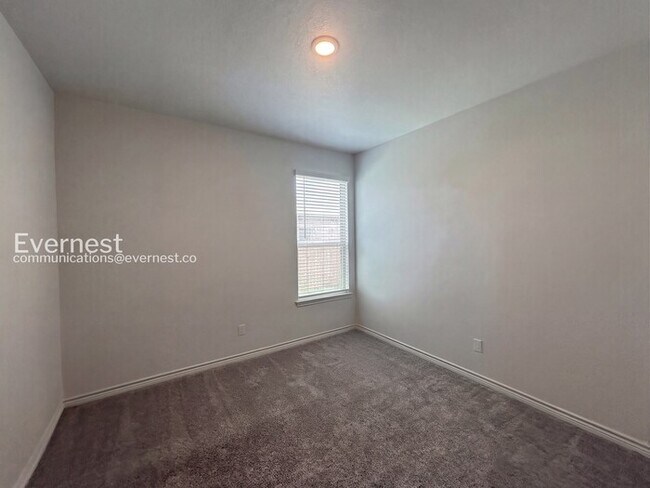 Building Photo - 854 Freedom Cir