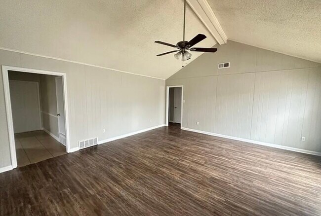 Building Photo - MOVE IN READY NOW!!’