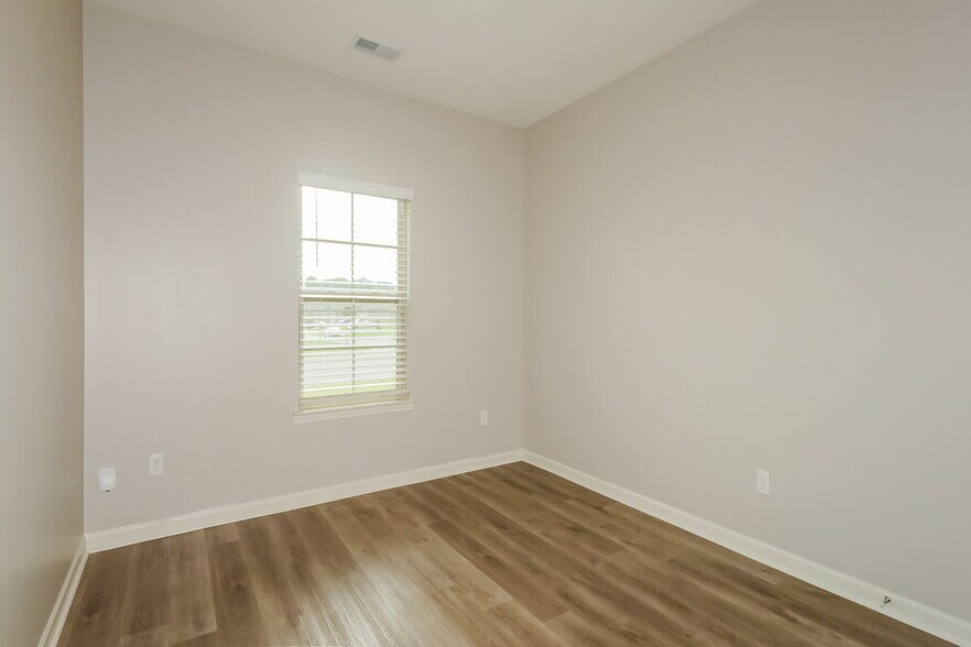 Building Photo - 445 Beau Tisdale Dr